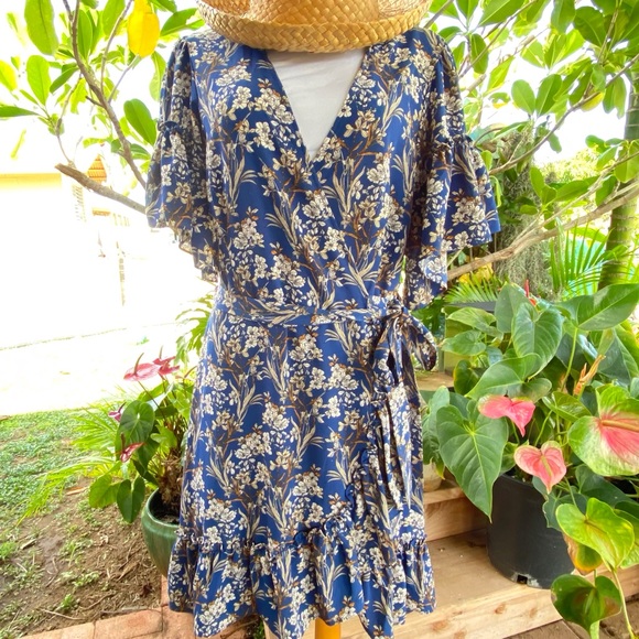 Max Studio Dresses & Skirts - Max Studio blue and white floral wrap dress.